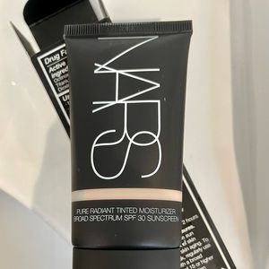NARS pure radiant tinted moisturizer SPF 30